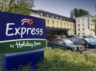 http://www.lovetoescape.com/images/rr/56648/express-by-holiday-inn-bath-bath.jpg