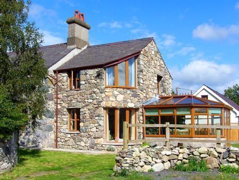 Holiday Cottage in Llanrug, Wales Holiday Cottage in Gwynedd, Wales
