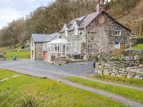 Holiday Cottage in Pencoed, Wales Holiday Cottage in Denbighshire, Wales