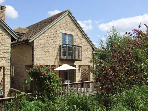 Holiday Cottage in Cotswold Water Park, England Holiday Cottage in Gloucestershire, England