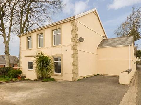 Holiday Cottage in Kidwelly, Wales Holiday Cottage in Carmarthenshire, Wales
