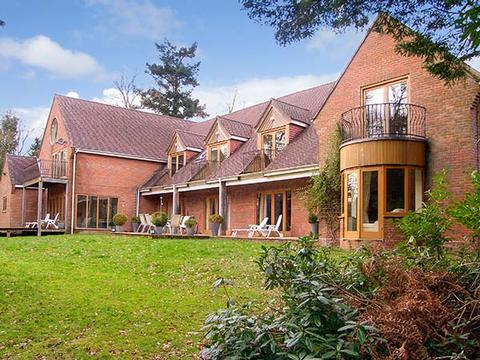 Holiday Cottage in Netley Abbey, England Holiday Cottage in Hampshire, England