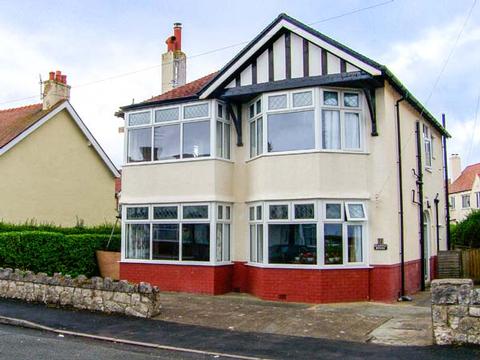 Holiday Cottage in Rhos-On-Sea, Wales Holiday Cottage in County of Conwy, Wales