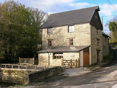 Holiday Cottage in Newcastle Emlyn, Wales Holiday Cottage in Carmarthenshire, Wales