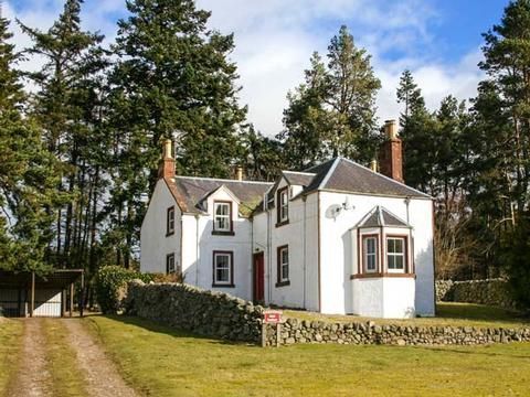 Holiday Cottage in Kirriemuir, Scotland Holiday Cottage in Angus and Dundee, Scotland