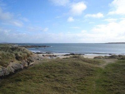 Beach in Roundstone, Ireland Beach in County Galway, Ireland