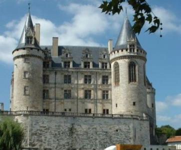 Art Gallery in la Rochefoucauld, France Art Gallery in Charente, France