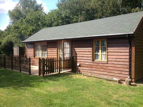 Lake View Luxury Self Catering Log Cabin New Forest Holiday Cottage