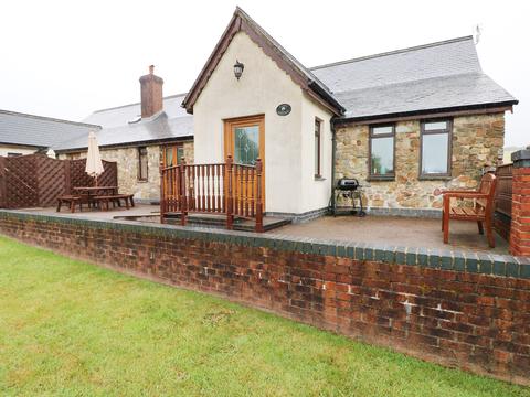 Holiday Cottage in Kidwelly, Wales Holiday Cottage in Carmarthenshire, Wales