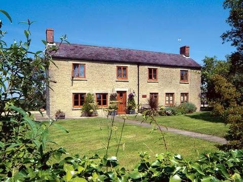 Holiday Cottage in Garsdon, England Holiday Cottage in Wiltshire, England