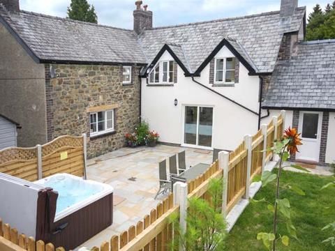 Holiday Cottage in Llanwddyn, Wales Holiday Cottage in Powys, Wales