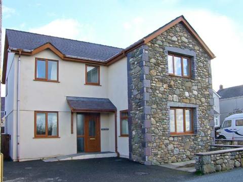 Holiday Cottage in Y Felinheli, Wales Holiday Cottage in Gwynedd, Wales
