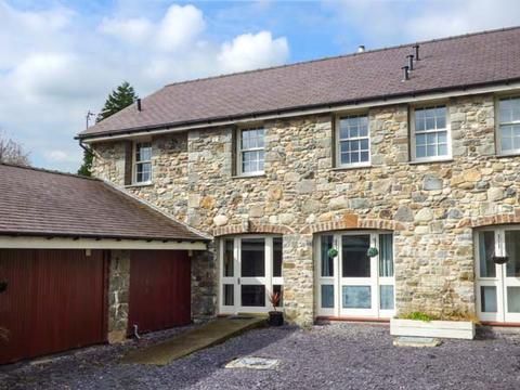 Holiday Cottage in Bangor, Wales Holiday Cottage in Gwynedd, Wales