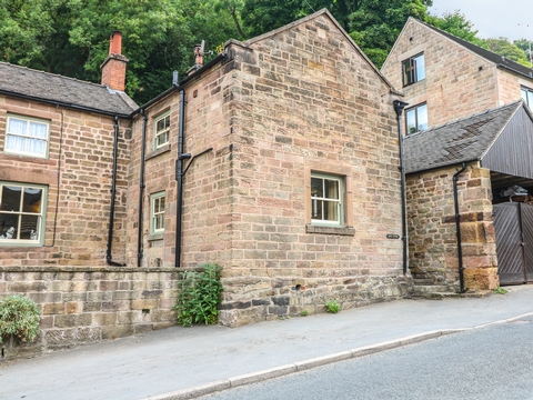Holiday Cottage in Whatstandwell, England Holiday Cottage in Derbyshire, England