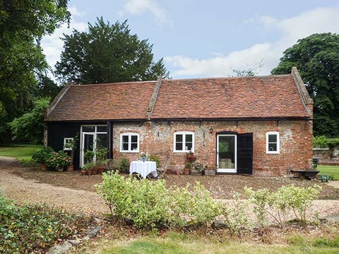 Holiday Cottage in Upper upnor, England Holiday Cottage in , England