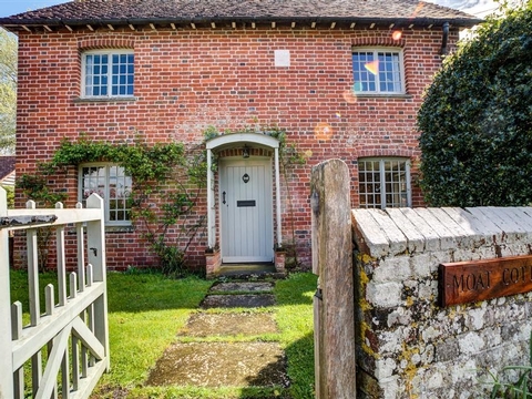 Holiday Cottage in Britford, England Holiday Cottage in Wiltshire, England